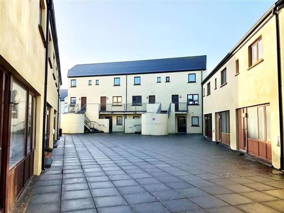 Village Centre Apartment Lahinch Esterno foto