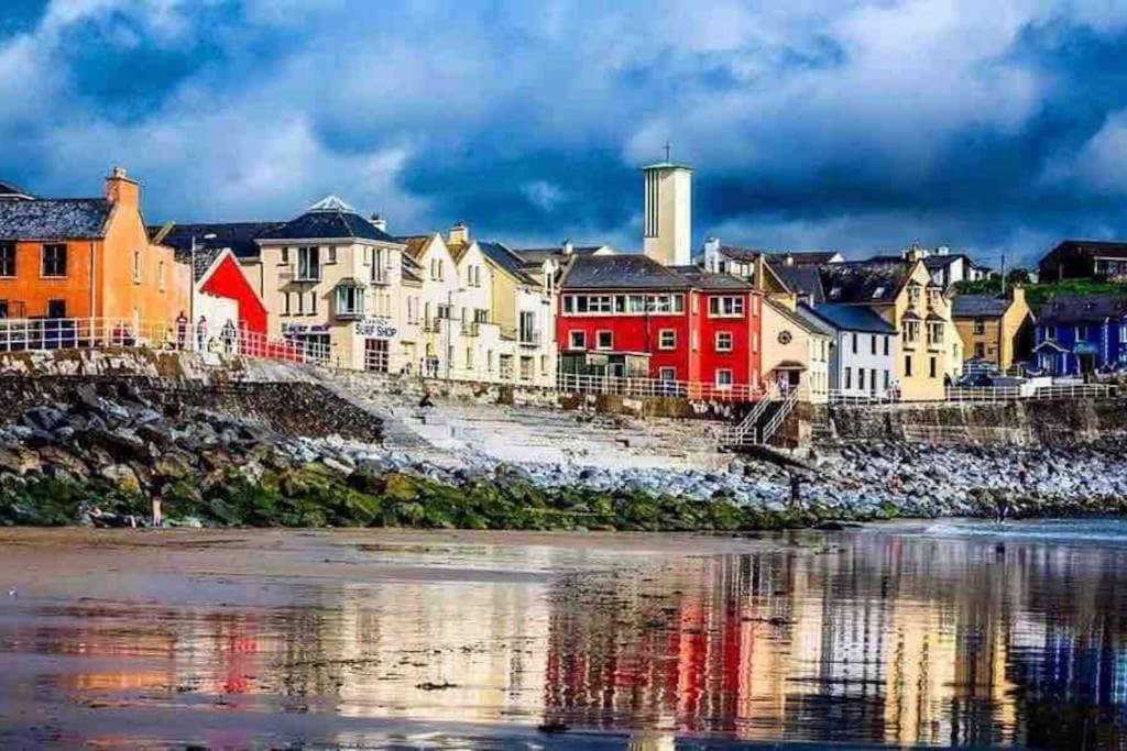 Village Centre Apartment Lahinch Esterno foto